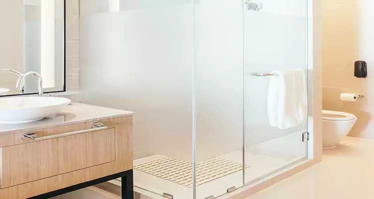 Expert Shower Door Fix and Repair in Callaway, FL