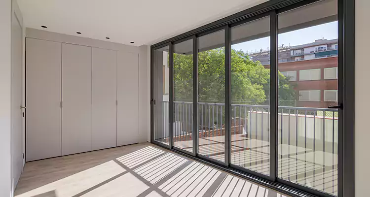 Fix Sliding Screen Door Track in Callaway, FL